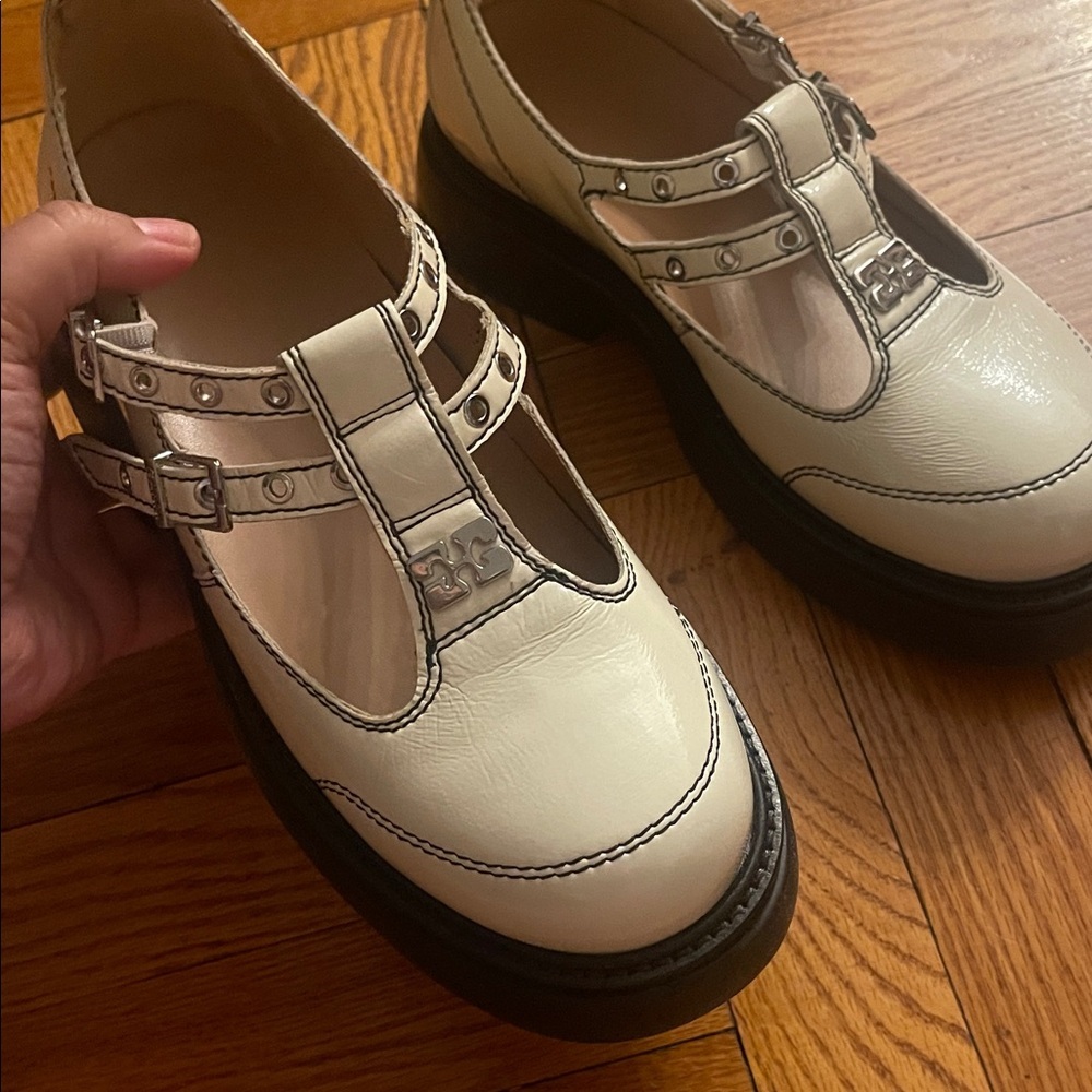 NEW Ganni Everyday Butterfly White Ivory Patent Leather Mary Jane Flats - Picture 6 of 13